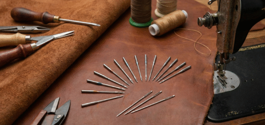Quelle aiguille choisir pour coudre du cuir ? Le guide complet
