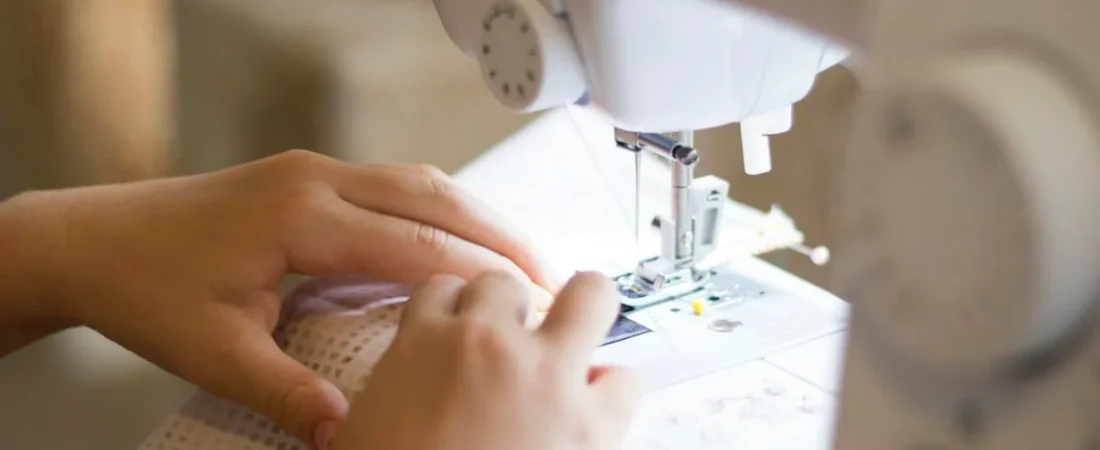 Machine à coudre qui fait des bourrages de fil