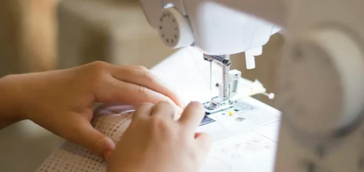 Machine à coudre qui fait des bourrages de fil